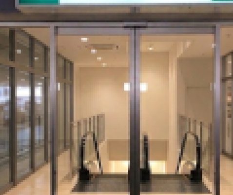 商業施設の店内入口